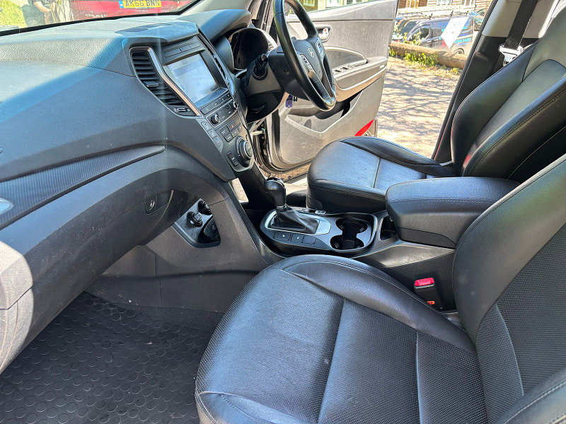 Hyundai Santa Fe 2.2 CRDi Blue Drive Premium SUV 5dr Diesel Auto 4WD Euro 6 (s/s) (7 Seat) (200 ps) 5dr Automatic 2026