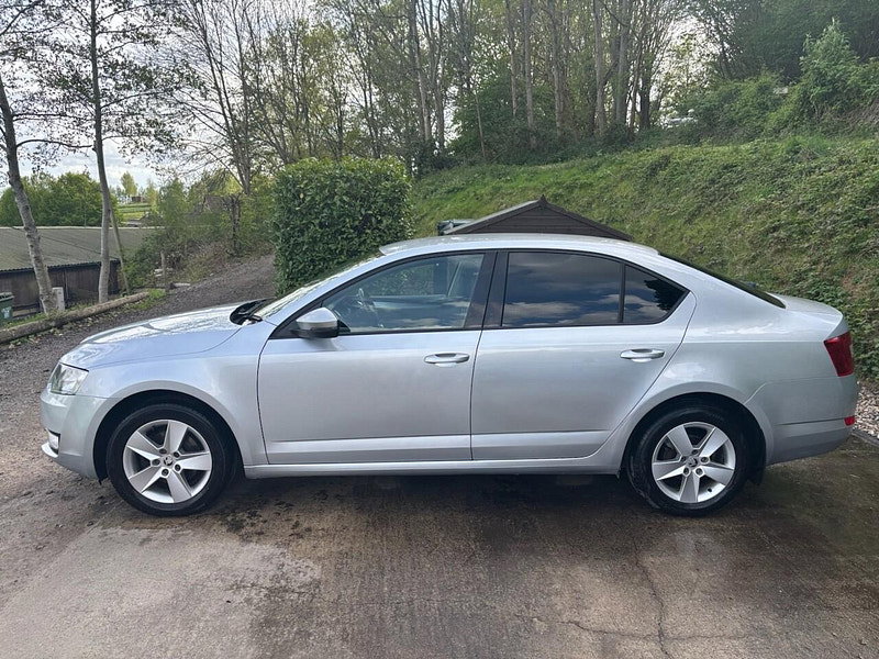 Skoda Octavia 2.0 TDI SE Hatchback 5dr Diesel DSG Euro 5 (s/s) (150 ps) 5dr Automatic 2026