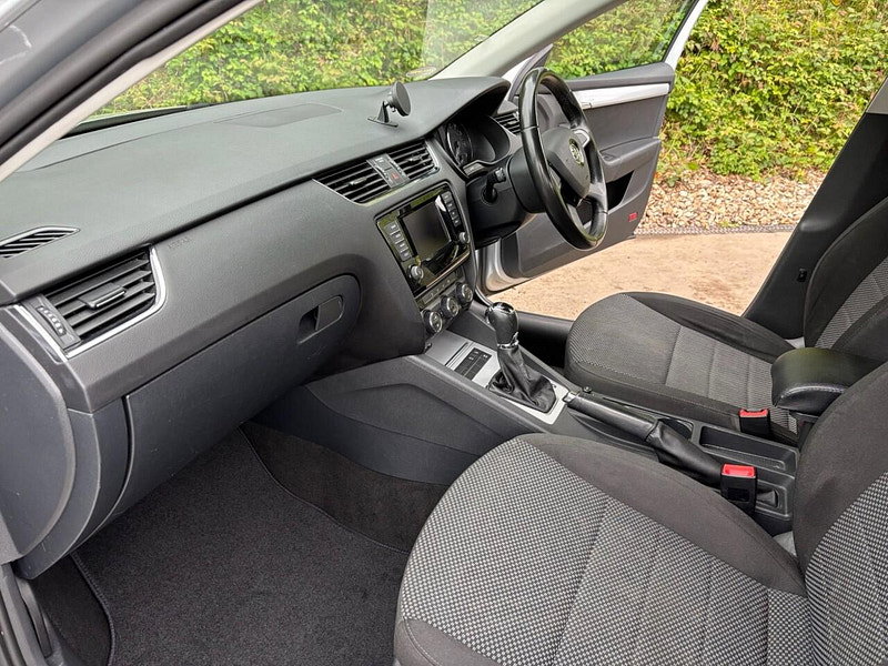 Skoda Octavia 2.0 TDI SE Hatchback 5dr Diesel DSG Euro 5 (s/s) (150 ps) 5dr Automatic 2026