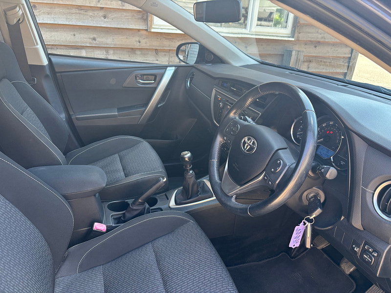 Toyota Auris 1.6 V-Matic Icon Plus Hatchback 5dr Petrol Manual Euro 5 (132 ps) 5dr Manual 2026