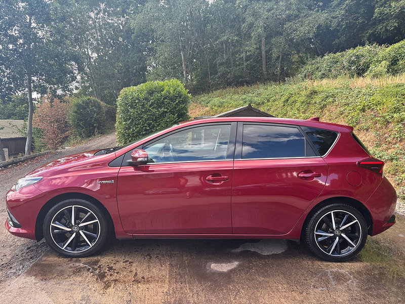 Toyota Auris 1.8 VVT-h Design Hatchback 5dr Petrol Hybrid CVT Euro 6 (s/s) (Safety Sense) (136 ps) 5dr Automatic 2026