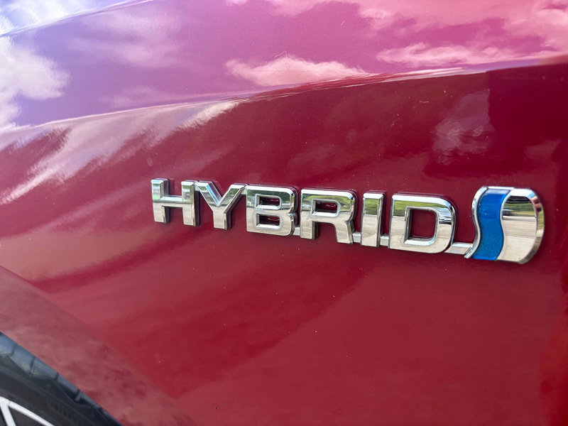 Toyota Auris 1.8 VVT-h Design Hatchback 5dr Petrol Hybrid CVT Euro 6 (s/s) (Safety Sense) (136 ps) 5dr Automatic 2026