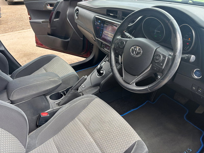 Toyota Auris 1.8 VVT-h Design Hatchback 5dr Petrol Hybrid CVT Euro 6 (s/s) (Safety Sense) (136 ps) 5dr Automatic 2026