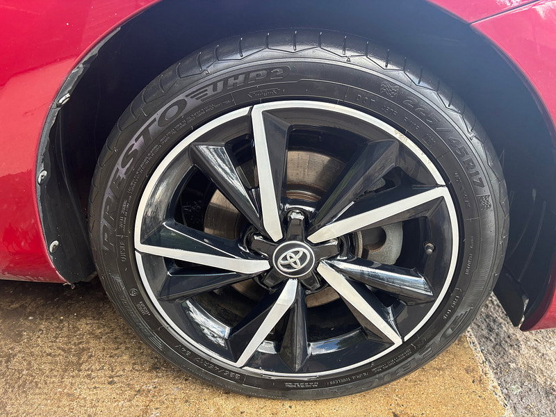 Toyota Auris 1.8 VVT-h Design Hatchback 5dr Petrol Hybrid CVT Euro 6 (s/s) (Safety Sense) (136 ps) 5dr Automatic 2026