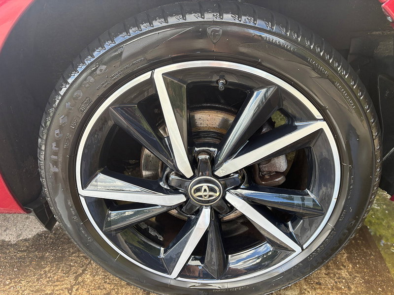 Toyota Auris 1.8 VVT-h Design Hatchback 5dr Petrol Hybrid CVT Euro 6 (s/s) (Safety Sense) (136 ps) 5dr Automatic 2026