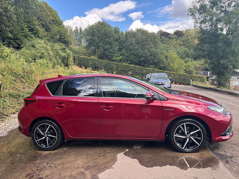 Toyota Auris 1.8 VVT-h Design Hatchback 5dr Petrol Hybrid CVT Euro 6 (s/s) (Safety Sense) (136 ps) 5dr Automatic 2026
