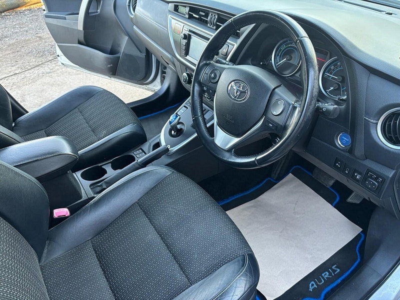 Toyota Auris 1.8 VVT-h Excel Hatchback 5dr Petrol Hybrid CVT Euro 5 (s/s) (136 ps) 5dr Automatic 2026