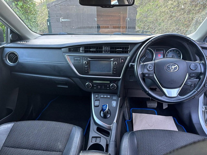 Toyota Auris 1.8 VVT-h Excel Hatchback 5dr Petrol Hybrid CVT Euro 5 (s/s) (136 ps) 5dr Automatic 2026