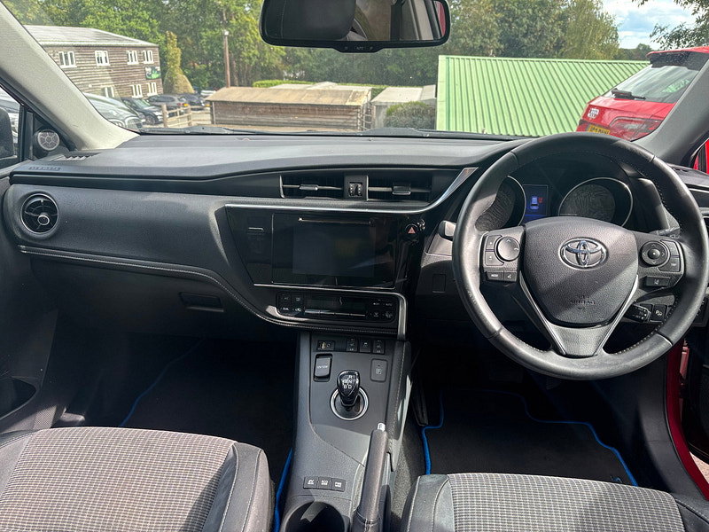 Toyota Auris 1.8 VVT-h Excel Touring Sports 5dr Petrol Hybrid CVT Euro 6 (s/s) (Safety Sense) (136 ps) 5dr Automatic 2026
