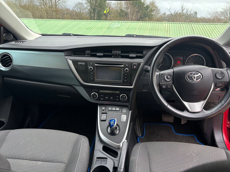 Toyota Auris 1.8 VVT-h Icon Hatchback 5dr Petrol Hybrid CVT Euro 5 (s/s) (136 ps) 5dr Automatic 2026