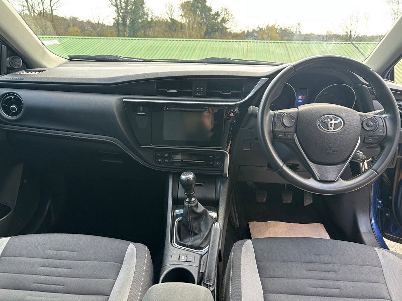Toyota Auris 1.2 VVT-i Design Hatchback 5dr Petrol Manual Euro 6 (s/s) (116 ps) 5dr Manual 2026