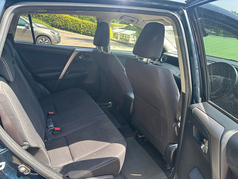 Toyota RAV4 2.0 D-4D Business Edition SUV 5dr Diesel Manual Euro 6 (s/s) (Safety Sense, Nav) (143 ps) 5dr Manual 2026