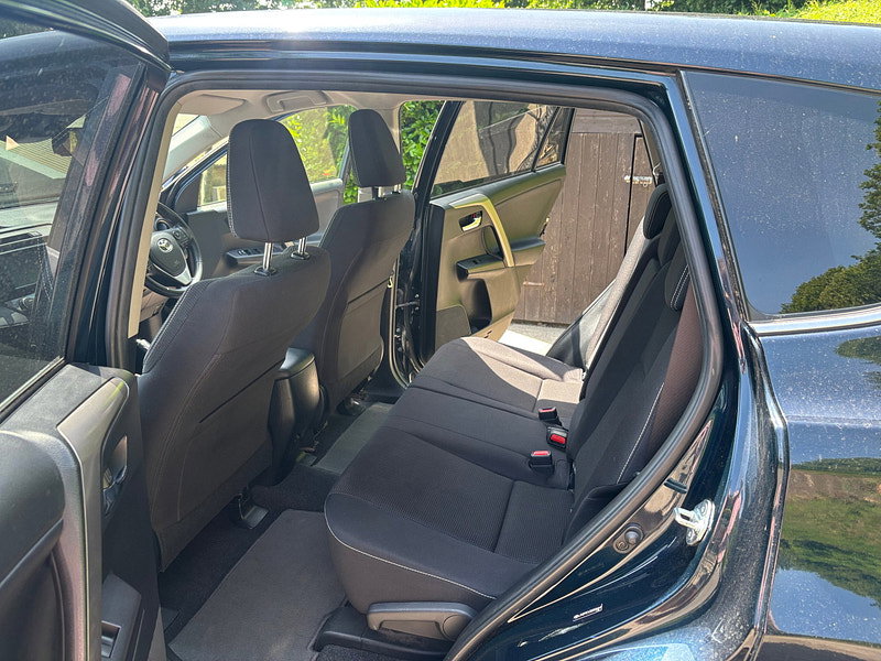 Toyota RAV4 2.0 D-4D Business Edition SUV 5dr Diesel Manual Euro 6 (s/s) (Safety Sense, Nav) (143 ps) 5dr Manual 2026