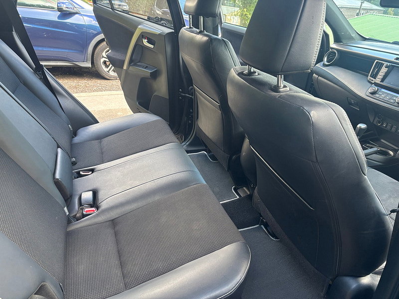 Toyota RAV4 2.5 VVT-h Design SUV 5dr Petrol Hybrid CVT Euro 6 (s/s) (197 ps) 5dr Automatic 2026