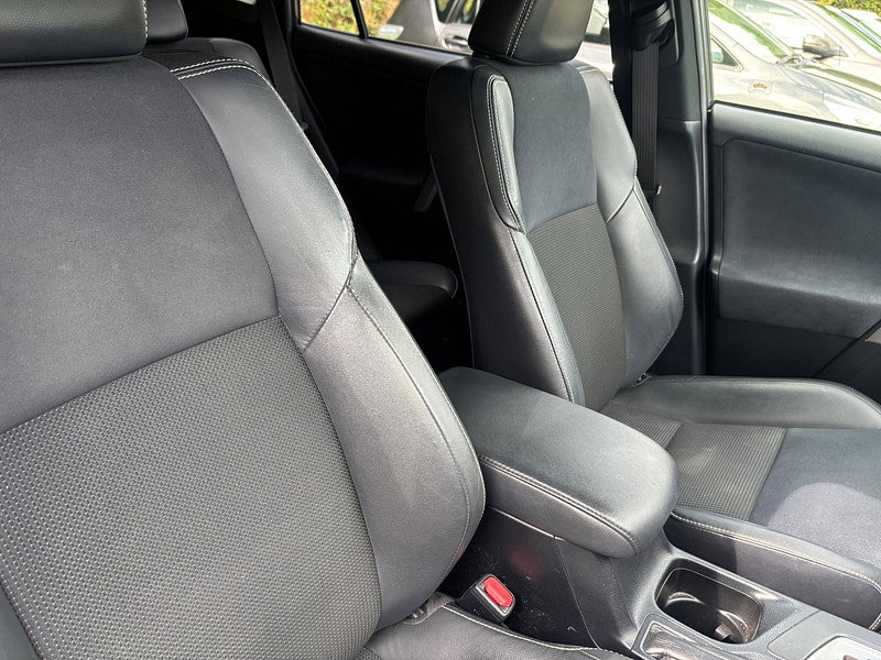 Toyota RAV4 2.5 VVT-h Icon SUV 5dr Petrol Hybrid CVT 4WD Euro 6 (s/s) (197 ps) 5dr Automatic 2026