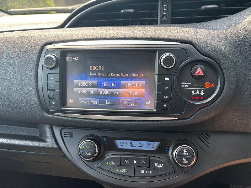 Toyota Yaris 1.5 VVT-h Excel Hatchback 5dr Petrol Hybrid E-CVT Euro 6 (s/s) (15in Alloy) (100 ps) 5dr Automatic 2026