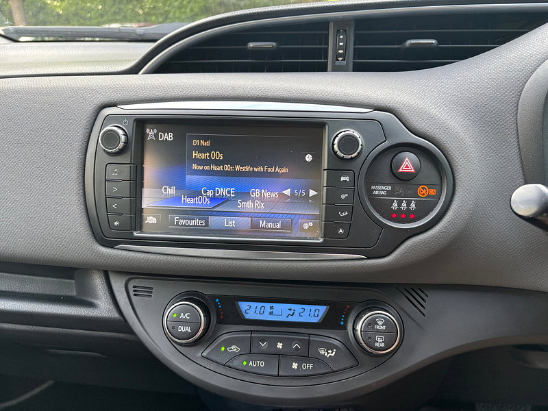 Toyota Yaris 1.5 VVT-h Icon Hatchback 5dr Petrol Hybrid E-CVT Euro 6 (101 ps) 5dr Automatic 2026