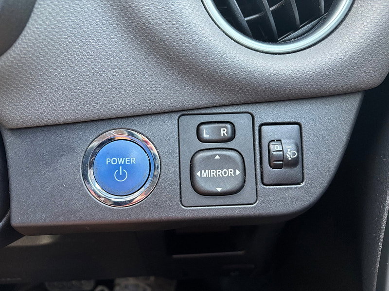 Toyota Yaris 1.5 VVT-h Icon Hatchback 5dr Petrol Hybrid E-CVT Euro 6 (101 ps) 5dr Automatic 2026
