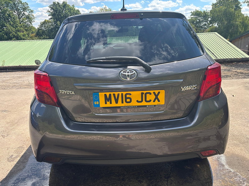 Toyota Yaris 1.33 Dual VVT-i Icon Hatchback 5dr Petrol Manual Euro 6 (99 ps) 5dr Manual 2026