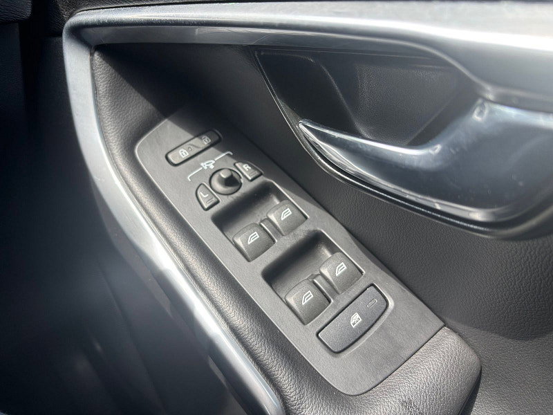Volvo V40 1.5 T3 GPF Inscription Hatchback 5dr Petrol Auto Euro 6 (s/s) (152 ps) 5dr Automatic 2026