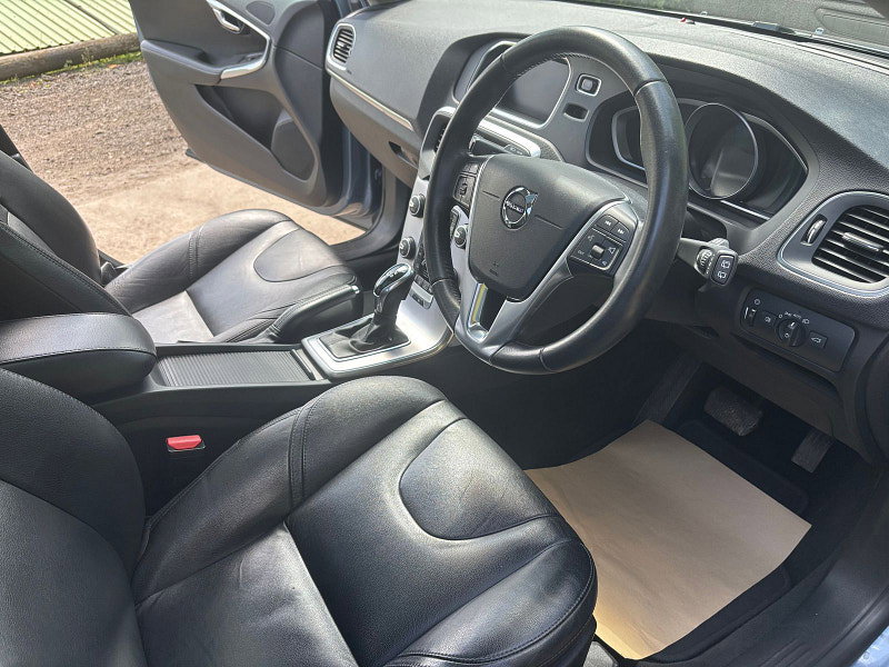 Volvo V40 1.5 T3 GPF Inscription Hatchback 5dr Petrol Auto Euro 6 (s/s) (152 ps) 5dr Automatic 2026