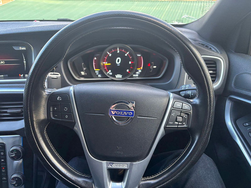 Volvo V40 2.0 D4 R-Design Nav Hatchback 5dr Diesel Manual Euro 6 (s/s) (190 ps) 5dr Manual 2026