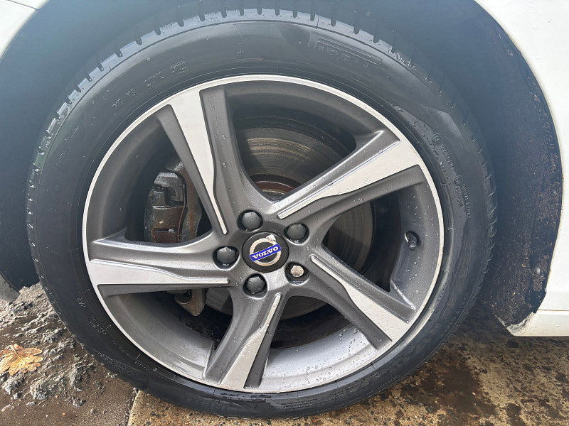 Volvo V40 2.0 D4 R-Design Nav Hatchback 5dr Diesel Manual Euro 6 (s/s) (190 ps) 5dr Manual 2026