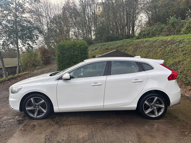 Volvo V40 2.0 D4 R-Design Nav Hatchback 5dr Diesel Manual Euro 6 (s/s) (190 ps) 5dr Manual 2026