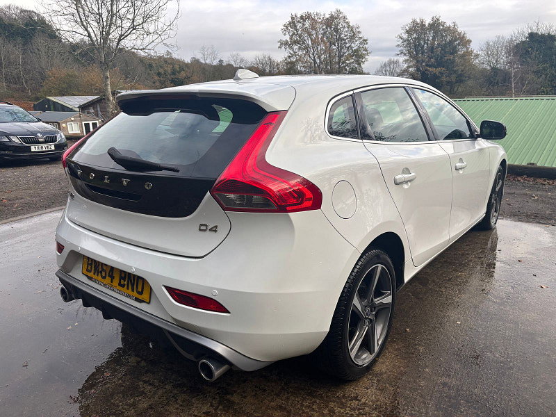 Volvo V40 2.0 D4 R-Design Nav Hatchback 5dr Diesel Manual Euro 6 (s/s) (190 ps) 5dr Manual 2026