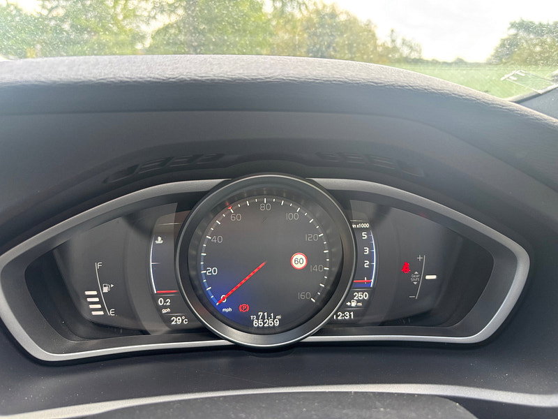 Volvo V40 2.0 D4 R-Design Hatchback 5dr Diesel Manual Euro 6 (s/s) (190 ps) 5dr Manual 2026