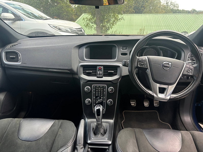 Volvo V40 2.0 D4 R-Design Hatchback 5dr Diesel Manual Euro 6 (s/s) (190 ps) 5dr Manual 2026