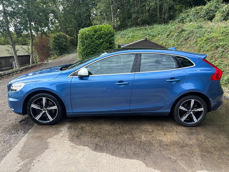 Volvo V40 2.0 D4 R-Design Hatchback 5dr Diesel Manual Euro 6 (s/s) (190 ps) 5dr Manual 2026