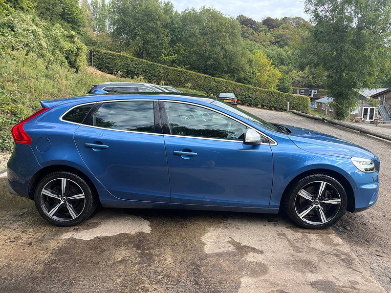 Volvo V40 2.0 D4 R-Design Hatchback 5dr Diesel Manual Euro 6 (s/s) (190 ps) 5dr Manual 2026