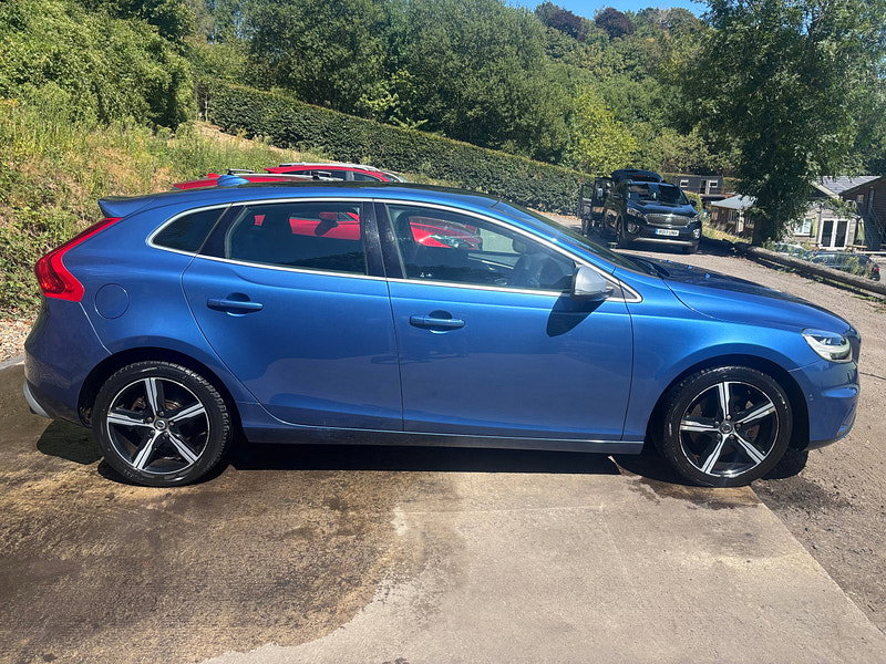 Volvo V40 2.0 D4 R-Design Hatchback 5dr Diesel Manual Euro 6 (s/s) (190 ps) 5dr Manual 2026