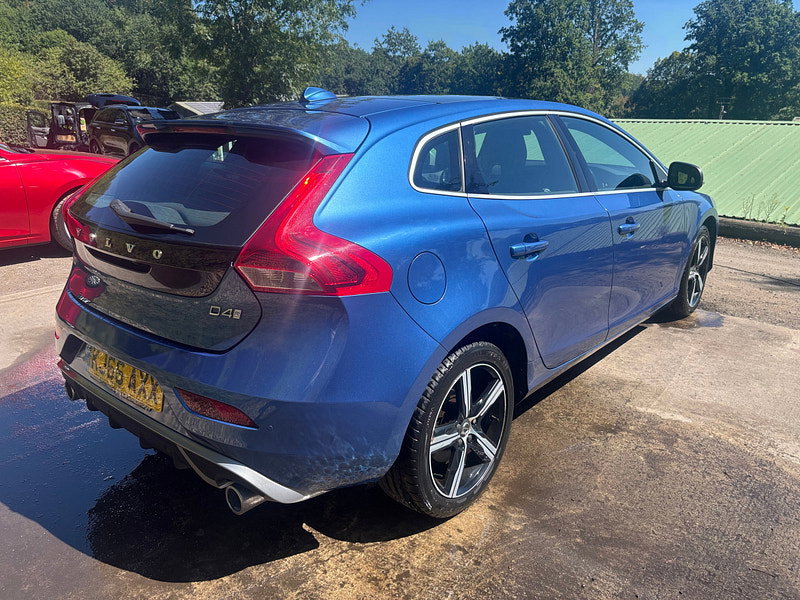 Volvo V40 2.0 D4 R-Design Hatchback 5dr Diesel Manual Euro 6 (s/s) (190 ps) 5dr Manual 2026