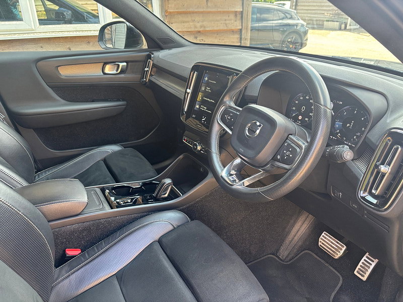 Volvo XC40 2.0 D3 R-Design SUV 5dr Diesel Auto AWD Euro 6 (s/s) (150 ps) 5dr Automatic 2026