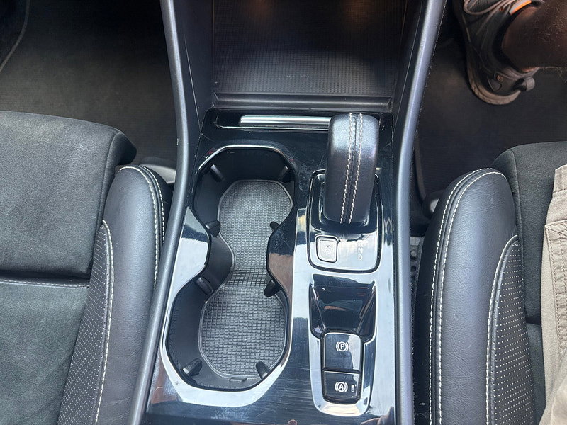Volvo XC40 2.0 D3 R-Design SUV 5dr Diesel Auto AWD Euro 6 (s/s) (150 ps) 5dr Automatic 2026