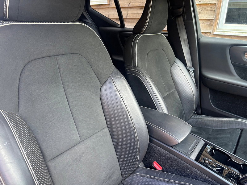 Volvo XC40 2.0 D3 R-Design SUV 5dr Diesel Auto AWD Euro 6 (s/s) (150 ps) 5dr Automatic 2026