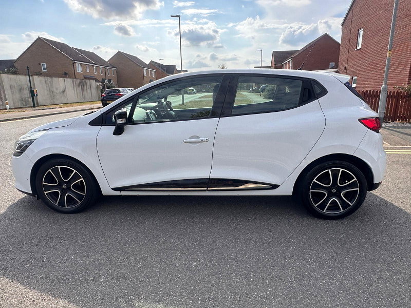 Renault Clio 0.9 TCe Dynamique MediaNav Hatchback 5dr Petrol Manual Euro 5 (s/s) (90 ps)