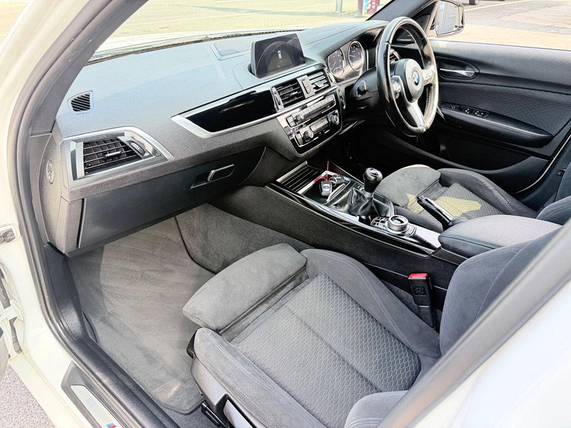 BMW 1 Series 1.5 118i M Sport Shadow Edition Euro 6 (s/s) 5dr 5dr Manual 2026