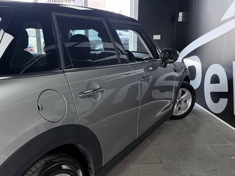 MINI Hatch 1.5 Cooper Classic Euro 6 (s/s) 5dr 5dr Manual 2026