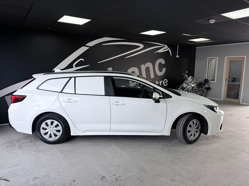 Toyota Corolla 1.8 VVT-h CVT Euro 6 (s/s) 5dr 5dr Automatic 2026