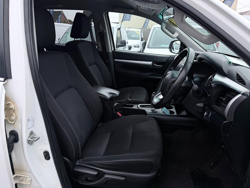 Toyota Hilux 2.8 D-4D Invincible Auto 4WD Euro 6 (s/s) 4dr 4dr Automatic 2026