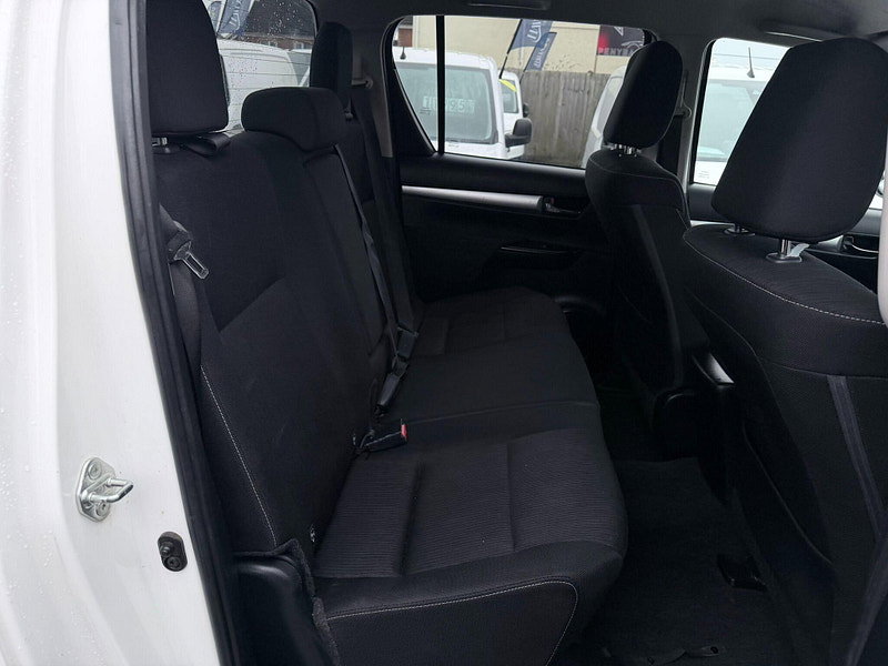 Toyota Hilux 2.8 D-4D Invincible Auto 4WD Euro 6 (s/s) 4dr 4dr Automatic 2026
