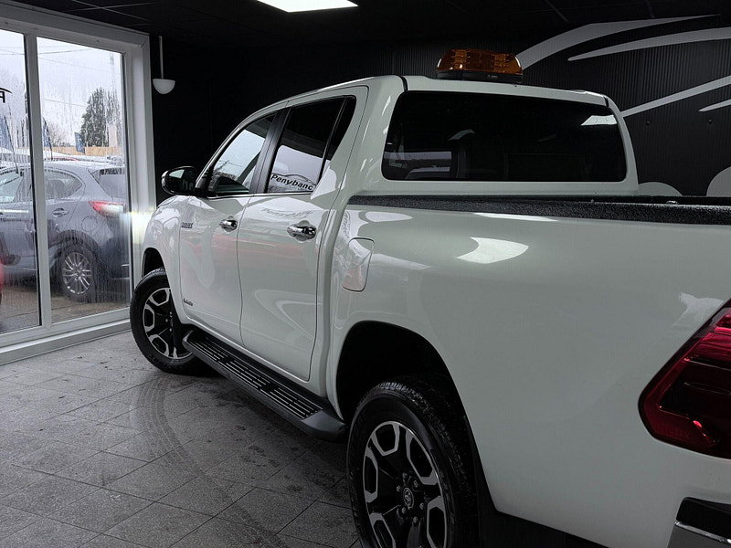 Toyota Hilux 2.8 D-4D Invincible Auto 4WD Euro 6 (s/s) 4dr 4dr Automatic 2026