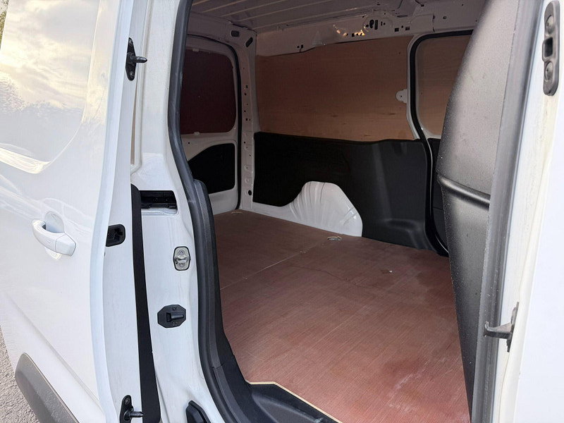 Vauxhall Combo 1.5 Turbo D 2300 Edition Auto L2 H1 Euro 6 (s/s) 4dr 4dr Automatic 2026