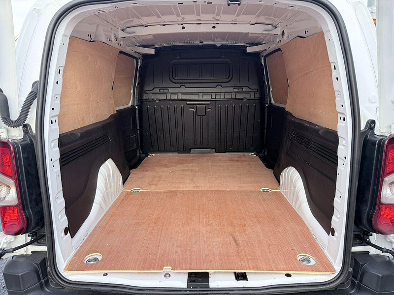 Vauxhall Combo 1.5 Turbo D 2300 Edition Auto L2 H1 Euro 6 (s/s) 4dr 4dr Automatic 2026