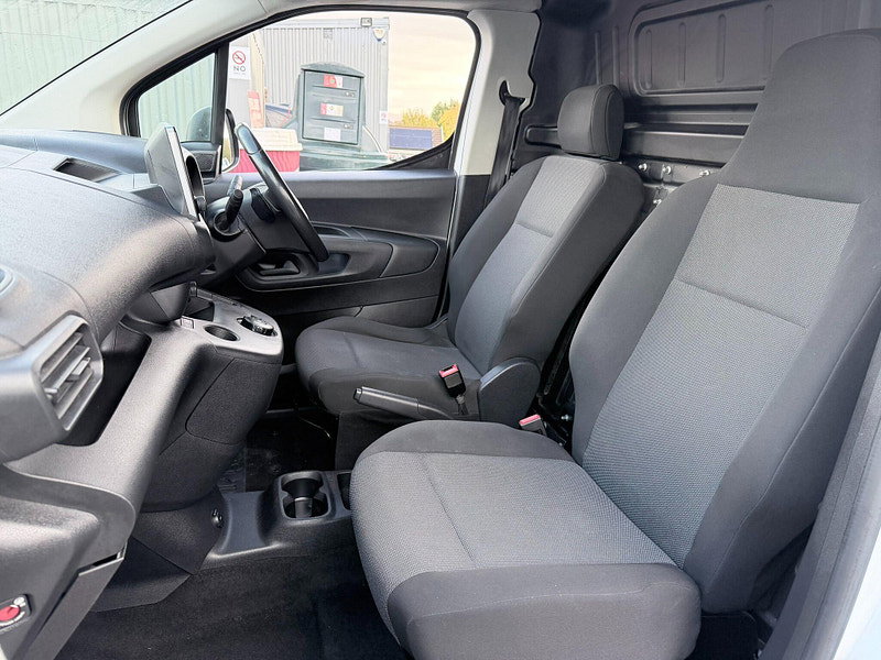Vauxhall Combo 1.5 Turbo D 2300 Edition Auto L2 H1 Euro 6 (s/s) 4dr 4dr Automatic 2026