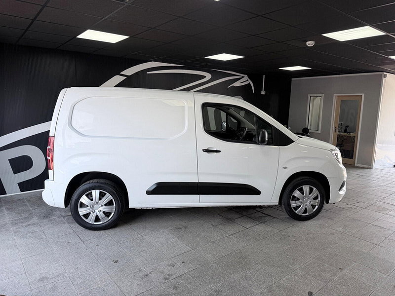 Vauxhall Combo 1.6 Turbo D 2300 Sportive L1 H1 Euro 6 (s/s) 4dr 4dr Manual 2026