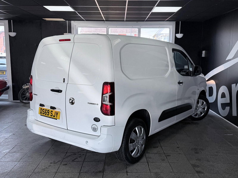 Vauxhall Combo 1.6 Turbo D 2300 Sportive L1 H1 Euro 6 (s/s) 4dr 4dr Manual 2026